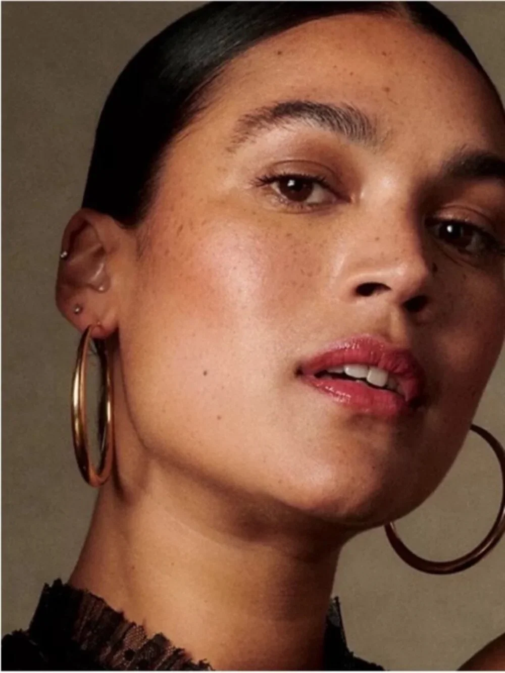 New! Classic Gold Gradual Hoop Earrings (3045) NWOT